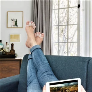 Opuštanje posle napornog dana sa separatorom za prste na nogama